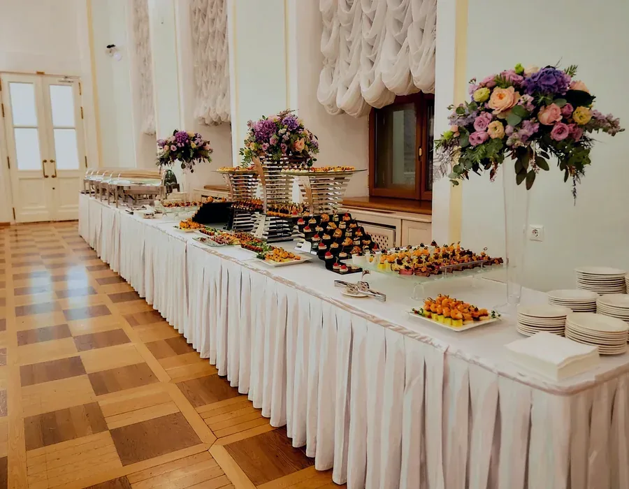 Сервировка фуршетного стола