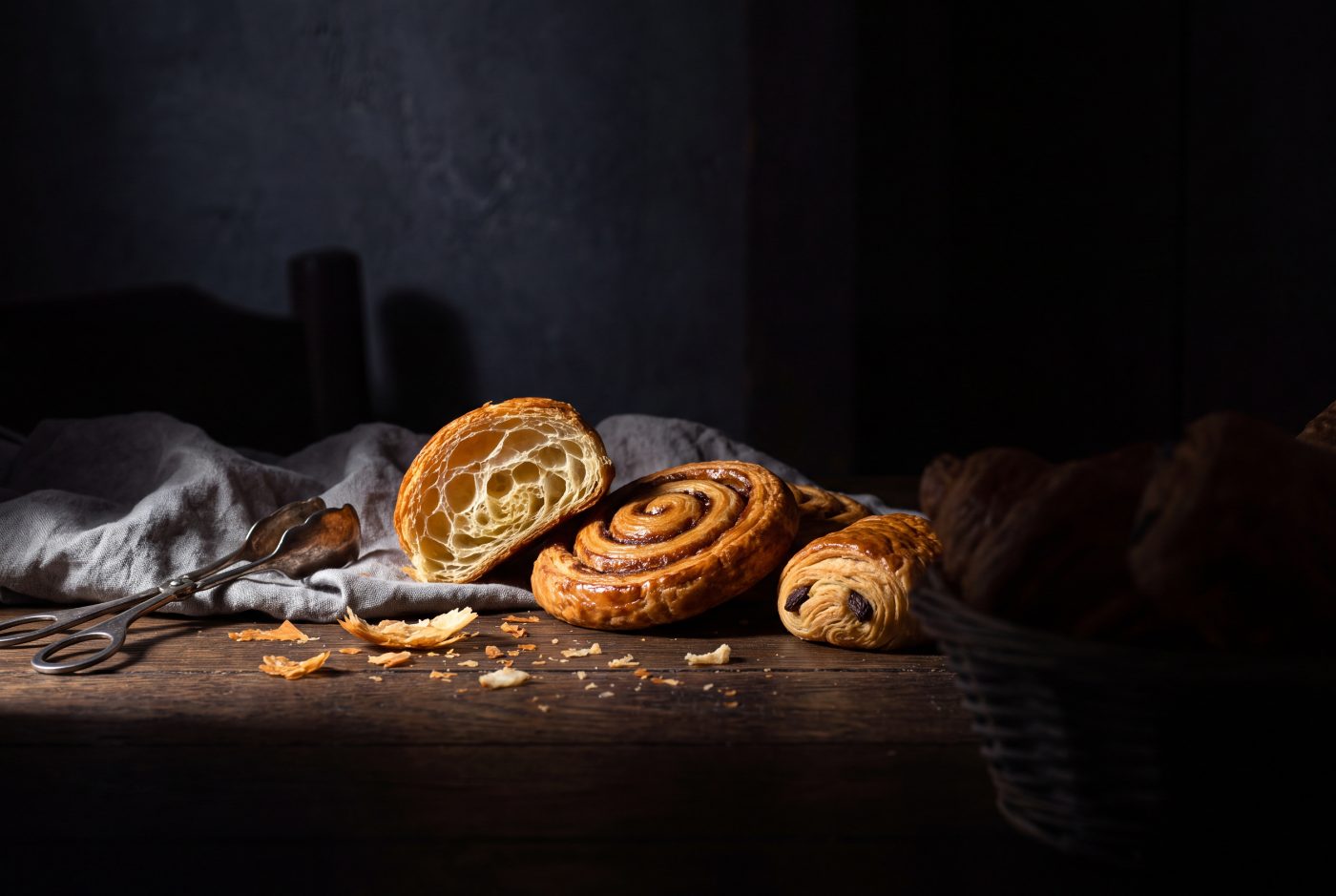 Круассаны, датская булочка и пан-о-шоколя из собственной пекарни Bakery на кофе-брейк